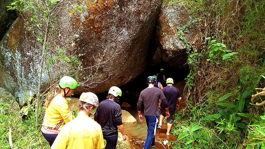 Caving-caverna-quebra-corpo